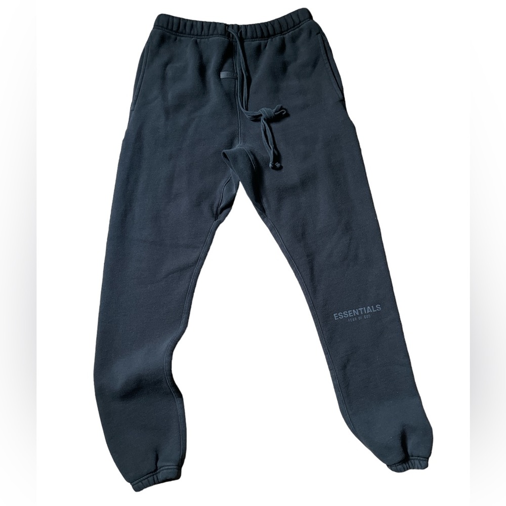 Black essential sweatpants